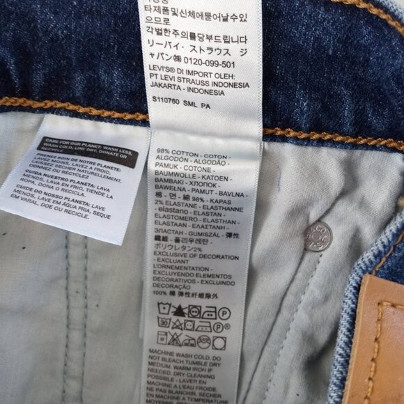 NWT Levi's Ribcage Bermuda Shorts Size 31 Medium Wash - Picture 10 of 10